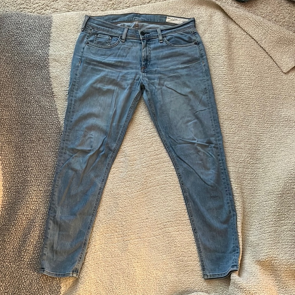 Gently used Rag and Bone skinny jeans size 29.
